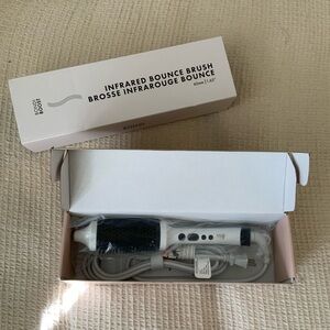 New in box BondiBoost Infrared Thermal Bounce Heated Hot Tools Blowout Brush